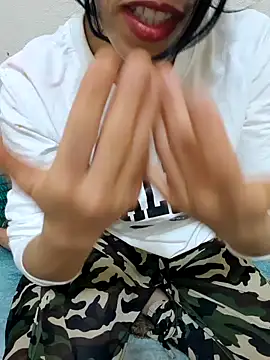 Snapshot of Linda-53 chatting on January 8, 2025, 1:11 am Linda-53 online show from January 8, 2025, 1:11 am