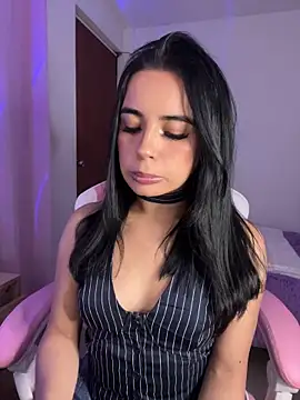 Emily-14 online show from February 13, 2026, 4:52 am