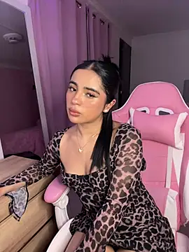 Emily-14 online show from June 4, 2026, 4:29 am