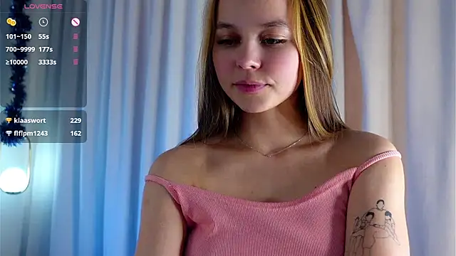 Snapshot of FalineDowlen chatting on December 25, 2024, 4:12 am FalineDowlen online show from December 25, 2024, 4:12 am