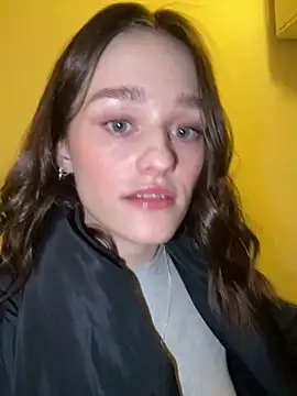 Mia Mia M online show from February 3, 2026, 2:44 pm