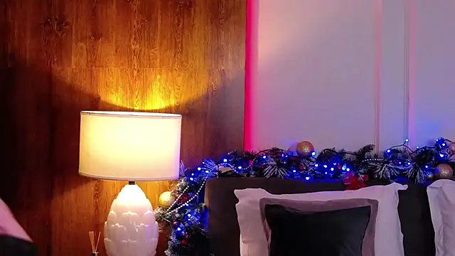 Snapshot of SkylerSpark chatting on December 4, 2025, 8:28 pm SkylerSpark online show from December 4, 2025, 8:28 pm