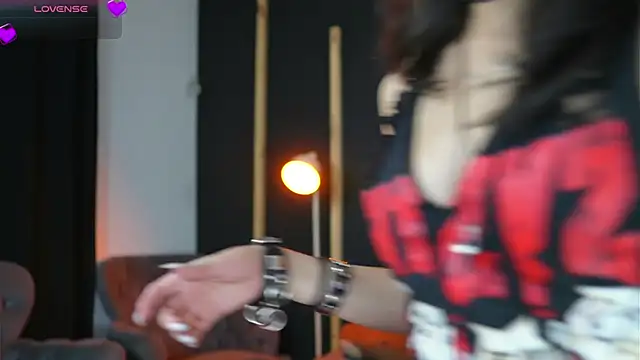 vampy dolll online show from March 15, 2025, 8:43 pm