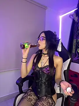 vampy dolll online show from December 20, 2025, 7:04 am