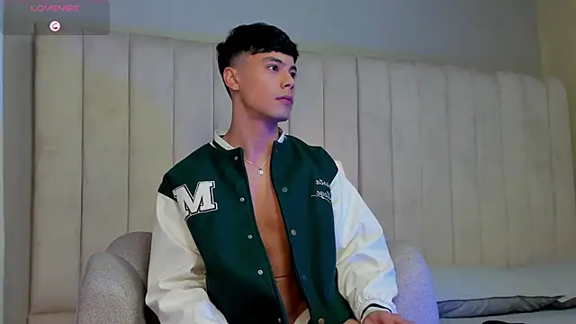 Snapshot of Dammon_Stallion chatting on December 18, 2025, 4:24 pm Dammon Stallion online show from December 18, 2025, 4:24 pm