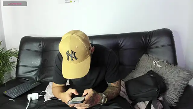 Sweet and caramel online show from February 6, 2025, 6:13 pm