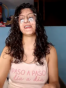 Snapshot of LoveElectra chatting on December 21, 2024, 5:18 pm LoveElectra online show from December 21, 2024, 5:18 pm