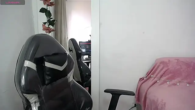 SaraBraun  online show from March 12, 2025, 8:10 pm