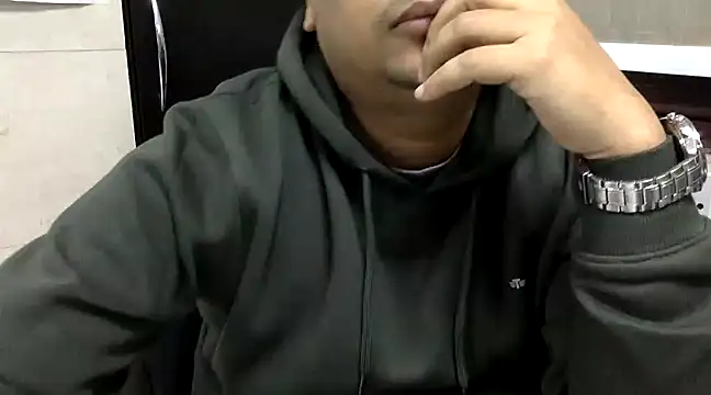 Snapshot of simpleguy1011 chatting on December 27, 2024, 4:32 pm simpleguy1011 online show from December 27, 2024, 4:32 pm