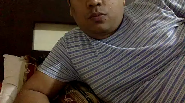 Snapshot of simpleguy1011 chatting on February 3, 2025, 7:31 pm simpleguy1011 online show from February 3, 2025, 7:31 pm