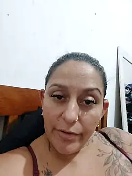 baixinhaloira online show from November 18, 2025, 1:44 am