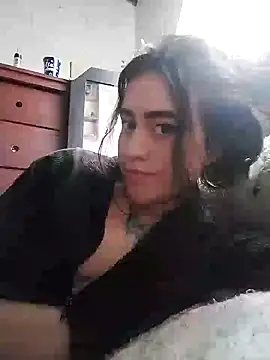 Snapshot of Yaz_Moon chatting on February 8, 2025, 7:16 pm Yaz Moon online show from February 8, 2025, 7:16 pm
