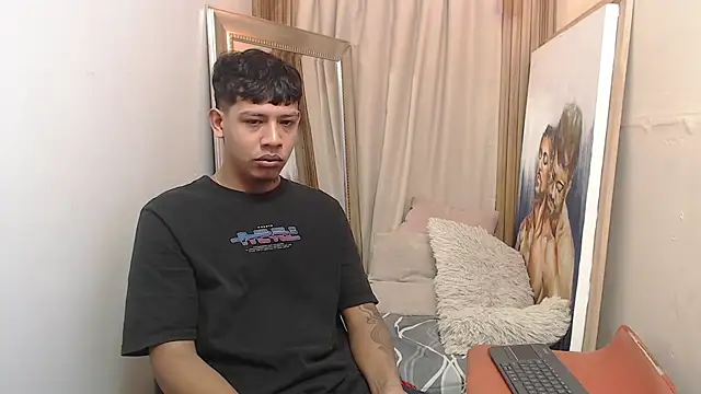 mr stiven  online show from December 15, 2025, 2:16 am