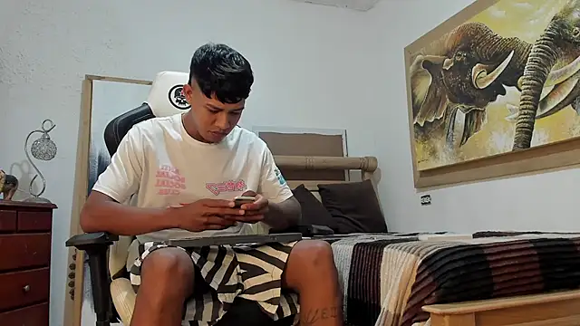 mr stiven  online show from March 19, 2026, 3:32 am