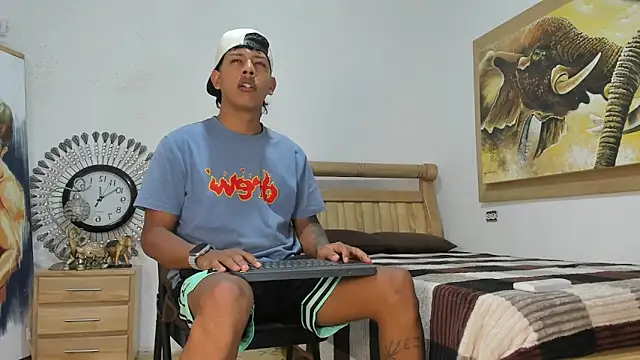 mr stiven  online show from April 19, 2026, 4:12 am