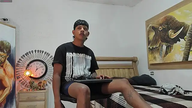 mr stiven  online show from May 26, 2026, 3:35 am