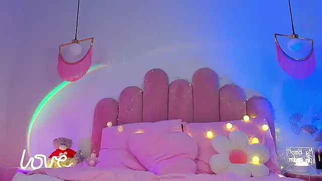 ElsaYoung online show from March 15, 2025, 8:32 pm