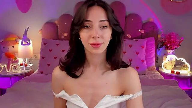 Snapshot of ElsaYoung chatting on February 18, 2026, 8:27 pm ElsaYoung online show from February 18, 2026, 8:27 pm