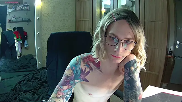 Snapshot of Julia_dolls chatting on February 14, 2025, 6:29 pm Julia dolls online show from February 14, 2025, 6:29 pm