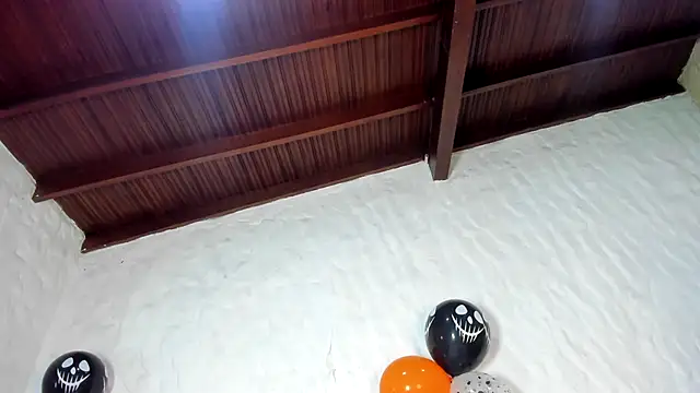 Camila  Gomez online show from October 25, 2025, 12:23 pm