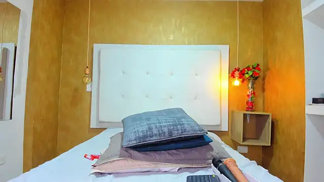 Milaspetite online show from March 30, 2026, 8:32 pm