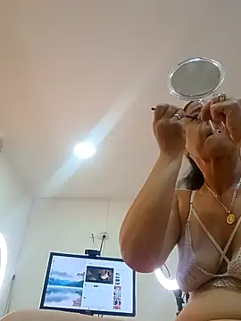 sasi luna online show from November 20, 2025, 2:06 pm