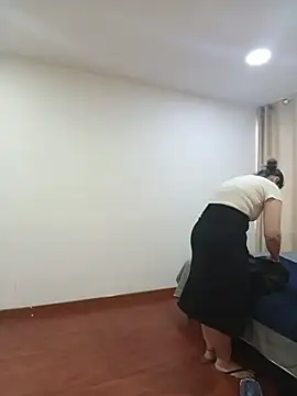 sasi luna online show from April 15, 2026, 1:29 pm