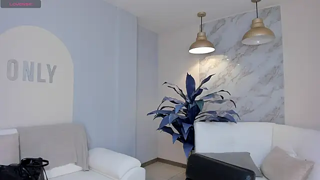 MiaFarrell  online show from March 7, 2025, 6:43 pm