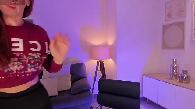 MiaFarrell  online show from October 5, 2025, 11:19 am