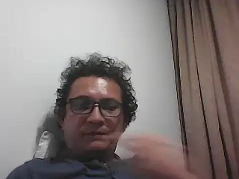 Snapshot of Bombi22 chatting on December 20, 2025, 5:47 am Bombi22 online show from December 20, 2025, 5:47 am