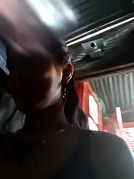 Snapshot of thamygomezz chatting on September 8, 2025, 9:47 pm thamygomezz online show from September 8, 2025, 9:47 pm