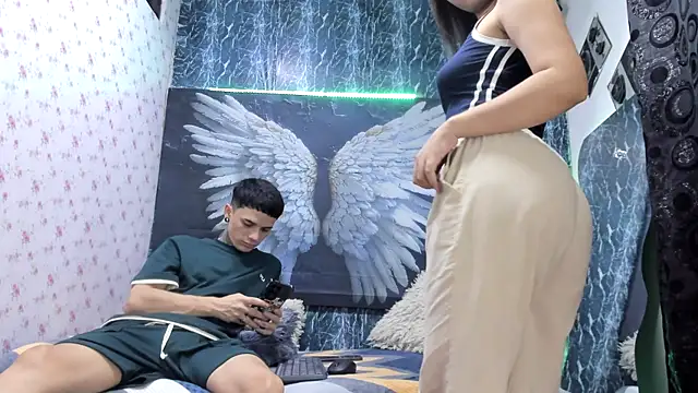 exotic hot couple online show from March 27, 2026, 10:53 pm