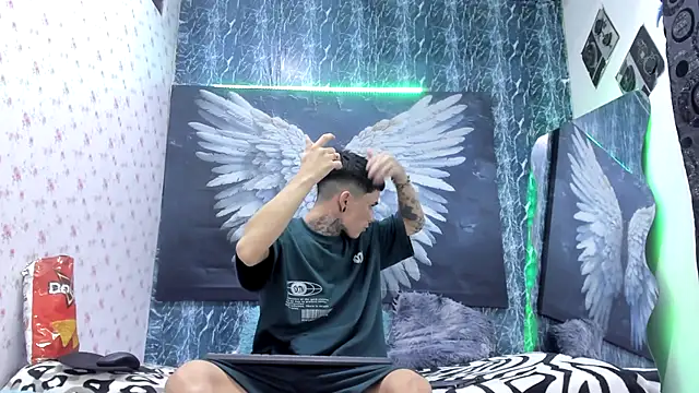 exotic hot couple online show from April 13, 2026, 1:44 am