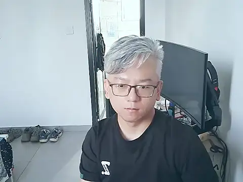 Snapshot of leoUSIR chatting on September 11, 2025, 1:17 am leoUSIR online show from September 11, 2025, 1:17 am