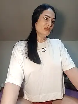 EveeRose online show from November 12, 2025, 6:36 am