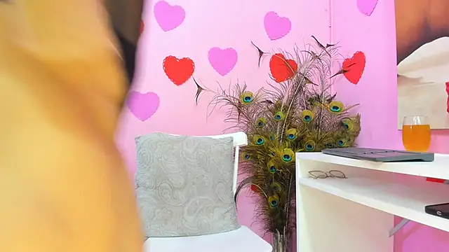 miss--flora online show from March 8, 2025, 8:03 pm