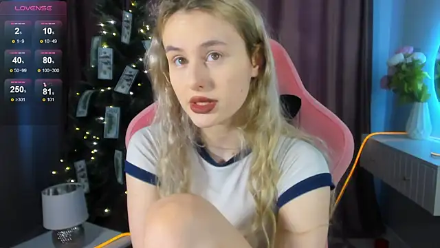 Molly Toads online show from December 30, 2024, 8:43 am