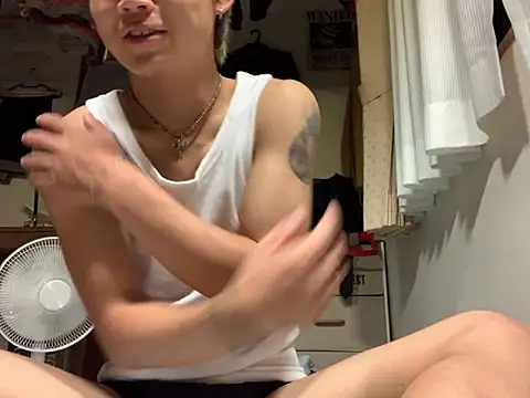 kuma0908 online show from September 11, 2025, 12:38 pm