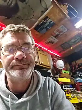 Snapshot of tileguyyy chatting on October 16, 2025, 4:24 am tileguyyy online show from October 16, 2025, 4:24 am