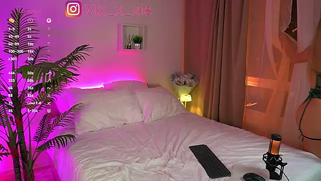 ViXXXiee online show from October 7, 2025, 7:00 pm