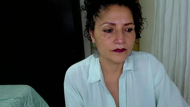 arianna ros3 online show from June 7, 2026, 1:21 am