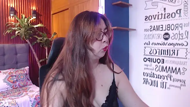 chloe prg online show from February 17, 2025, 12:48 pm