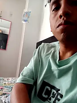 Snapshot of Alex-col chatting on December 18, 2024, 8:36 pm Alex-col online show from December 18, 2024, 8:36 pm