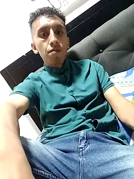 Snapshot of Alex-col chatting on December 22, 2024, 12:07 am Alex-col online show from December 22, 2024, 12:07 am