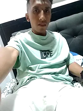 Snapshot of Alex-col chatting on December 25, 2024, 7:57 am Alex-col online show from December 25, 2024, 7:57 am