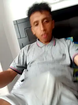 Snapshot of Alex-col chatting on December 31, 2024, 9:28 pm Alex-col online show from December 31, 2024, 9:28 pm