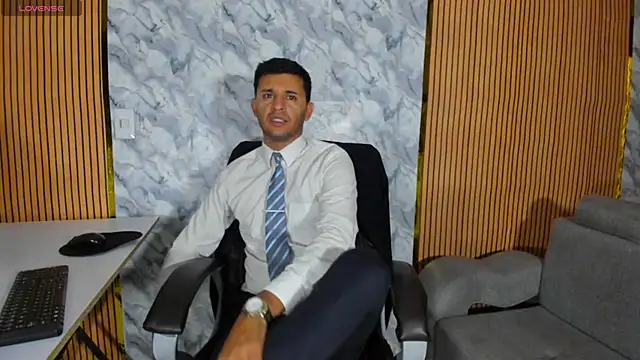 Hideintheoffice online show from September 12, 2025, 11:37 pm