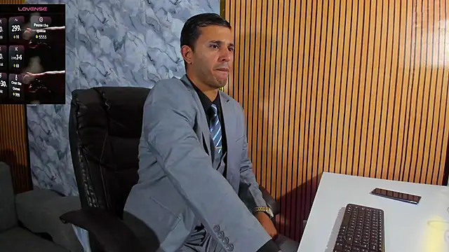 Hideintheoffice online show from September 25, 2025, 11:08 pm