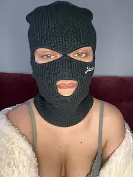 Nikki Hoee online show from February 26, 2026, 3:44 pm