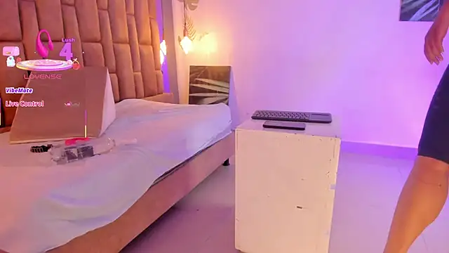 Snapshot of victoriaroyce1 chatting on October 30, 2025, 1:12 pm victoriaroyce1 online show from October 30, 2025, 1:12 pm